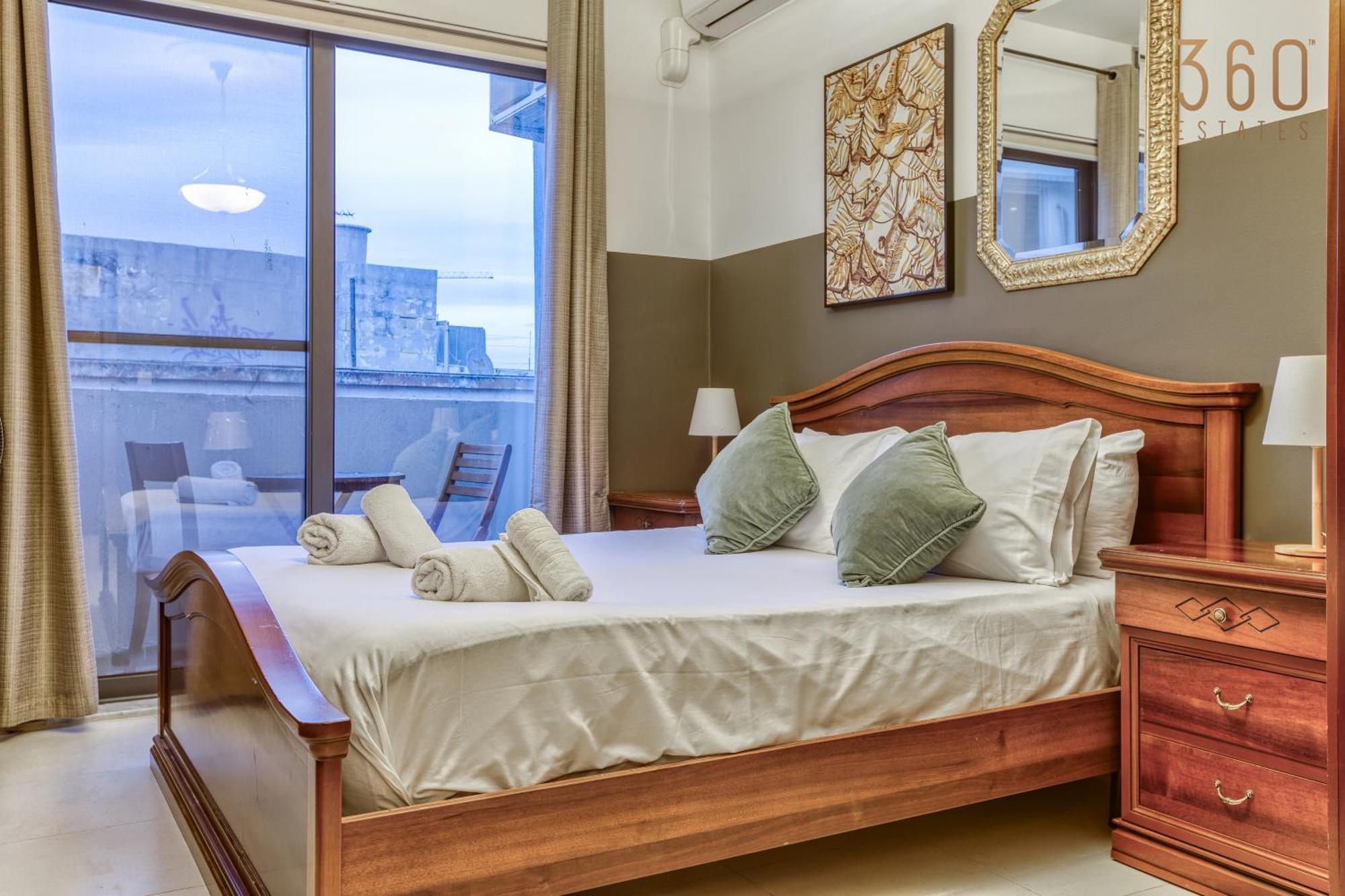 A Comfortable Apartment In The Heart Of Paceville Bt 360 Estates سانت جوليان المظهر الخارجي الصورة